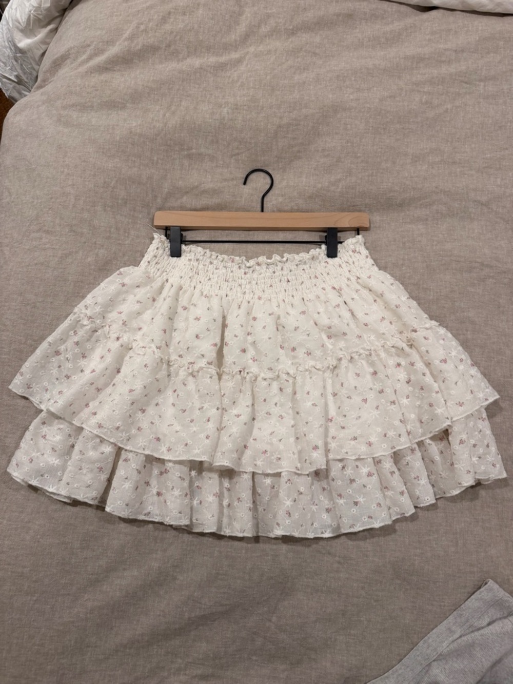 Women’s White Floral Tiered Ruffle Skirt